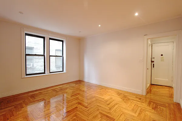 Rented by Aimee Grodanz, LREB | media 23