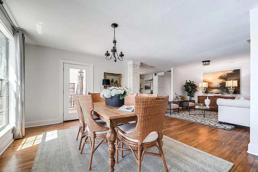 3 bed, 2.5 bath, 2081 sqft, $3,500 — Photo 2