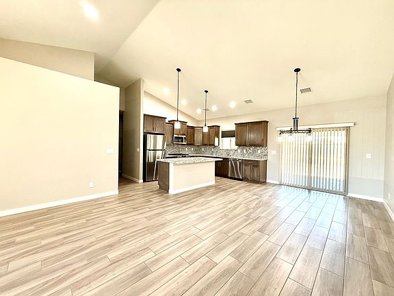 4th image of 3676 N Valley View Dr