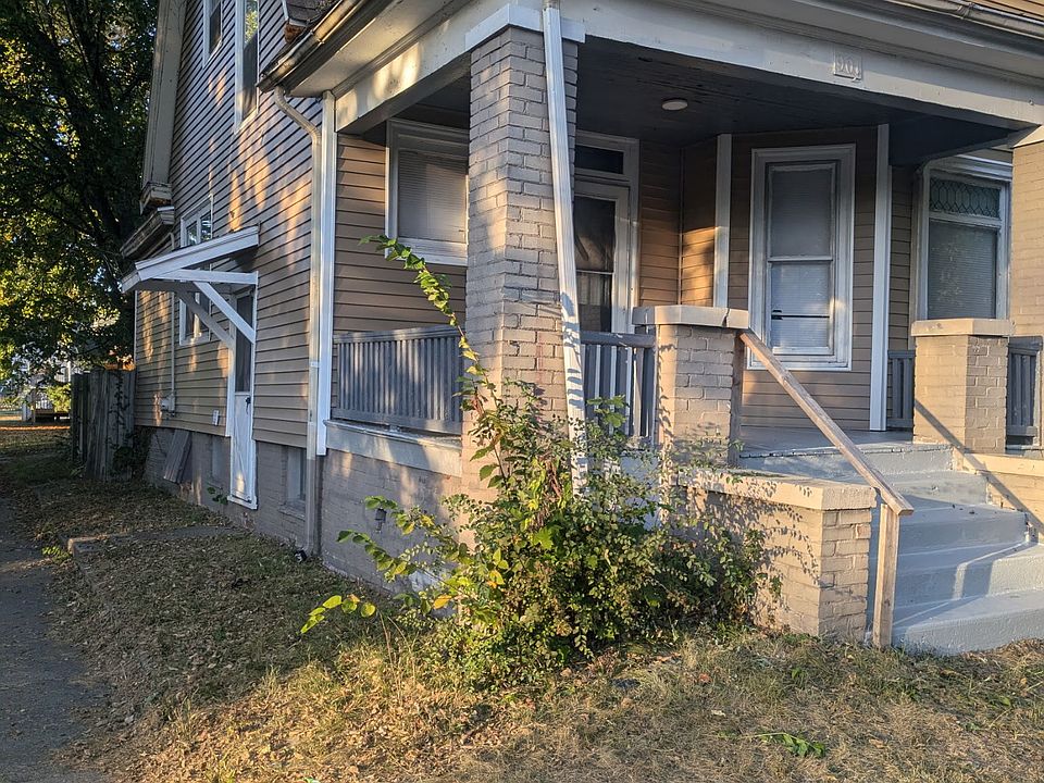 1st image of 901 E Arcadia Ave