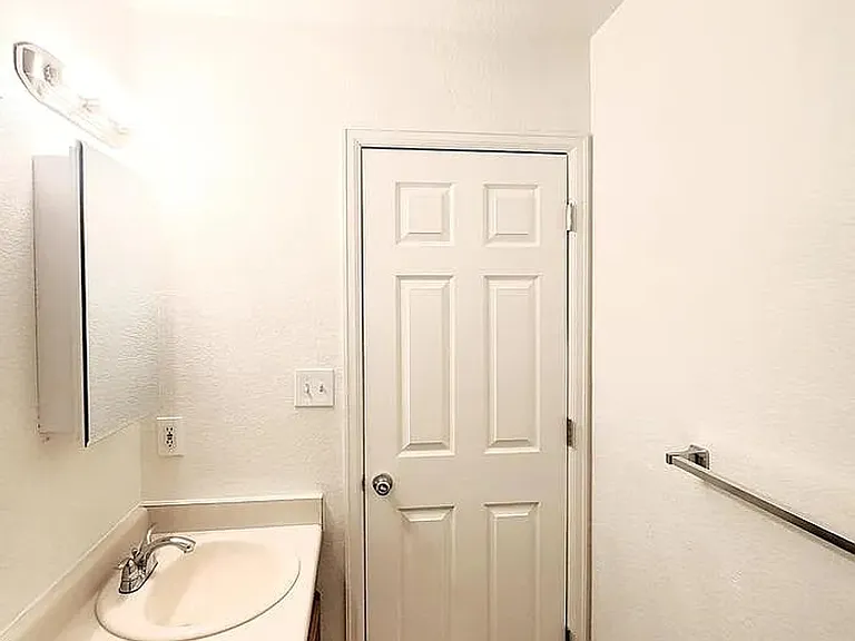 1707 Oakshire Ln #A — Photo 8