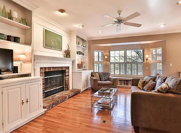 3rd image of 869 Pheasant Woods Dr