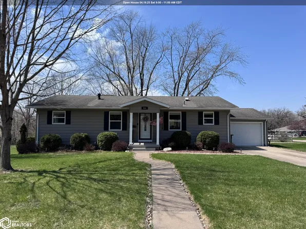 906 S 8th St, Fairfield, IA 52556