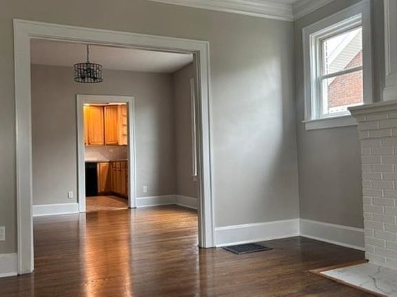 2nd image of 110 E 20th St