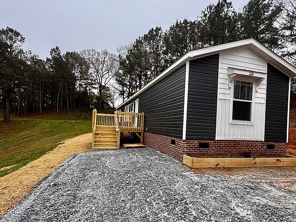 3rd image of 121 Waccamaw Ln