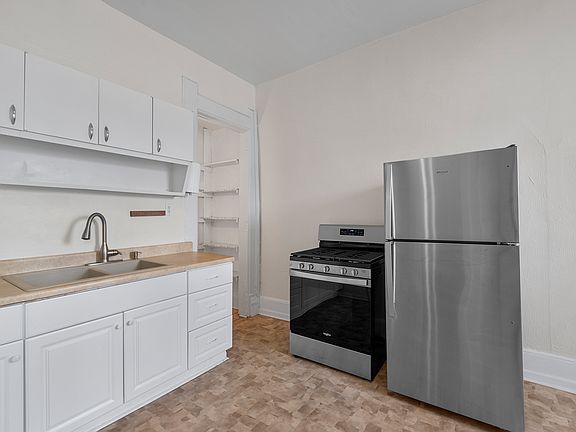 3rd image of 2625 S Lenox St #1
