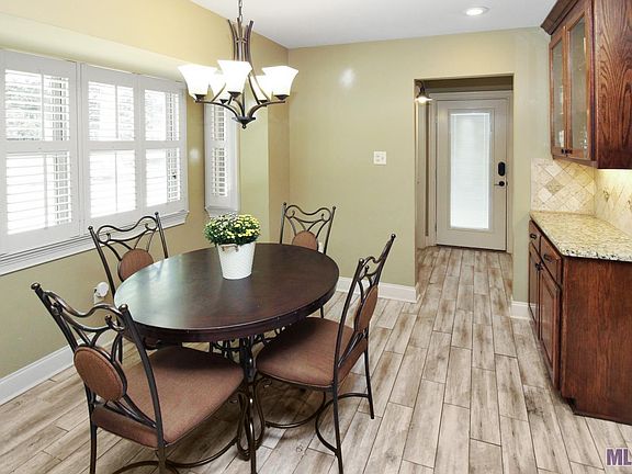4th image of 15805 Chivre Ave