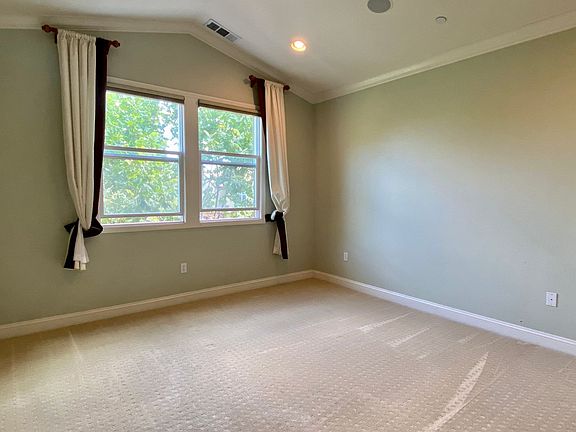 4th image of 412 Tasman Dr