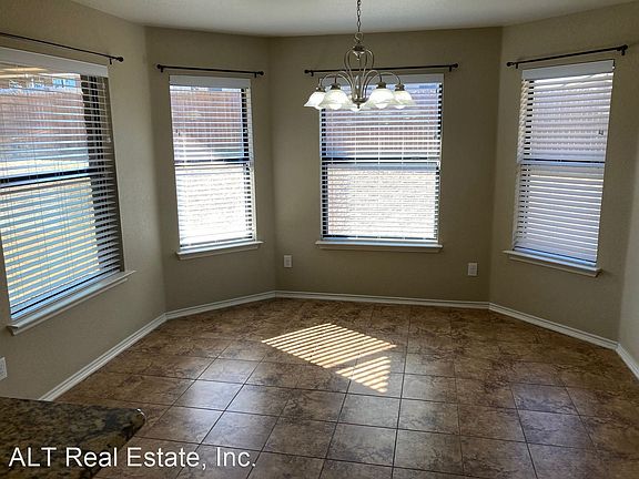 5th image of 2405 Scott Dr
