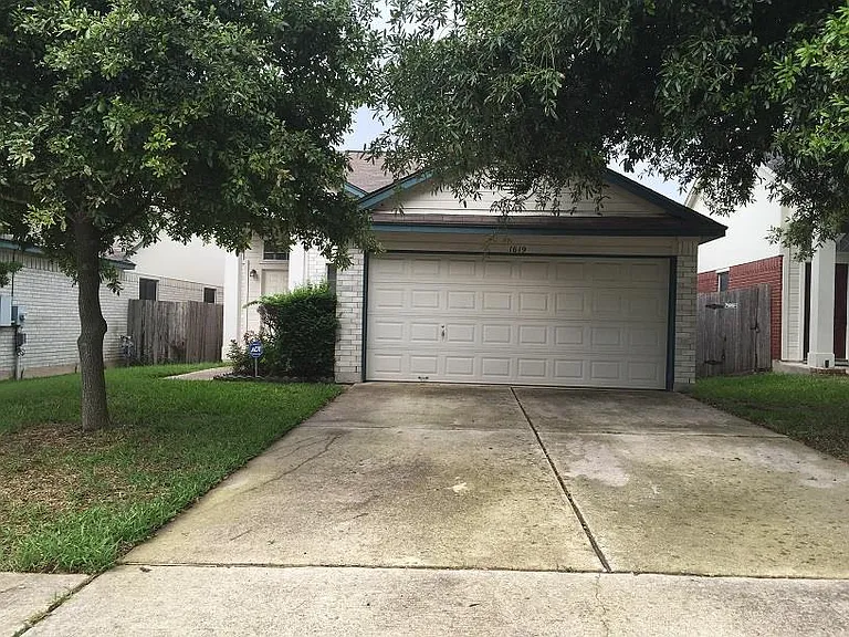 1619 Harness Race Way — Photo 1