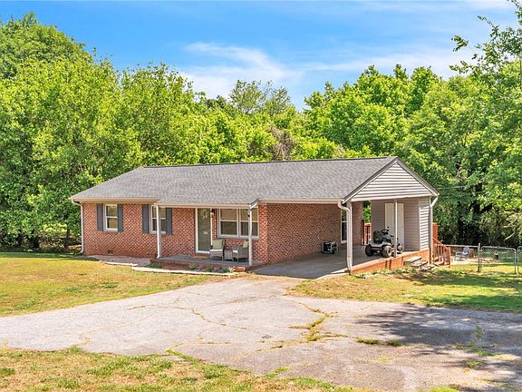 2nd image of 300 Fox Squirrel Ridge Rd