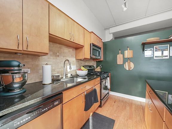 5th image of 1635 W Belmont Ave APT 518