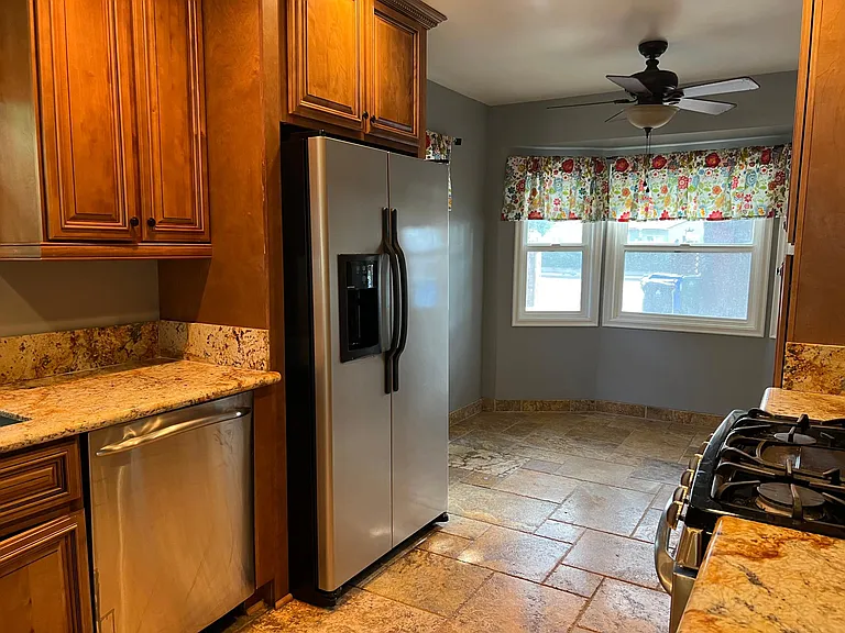 6601 N Louise Ave — Photo 11