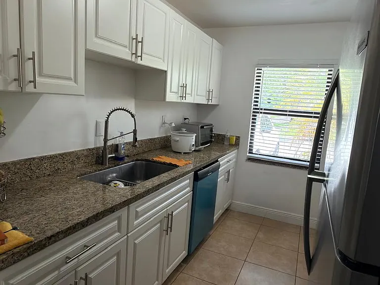 5302 SW 138th Pl — Photo 12