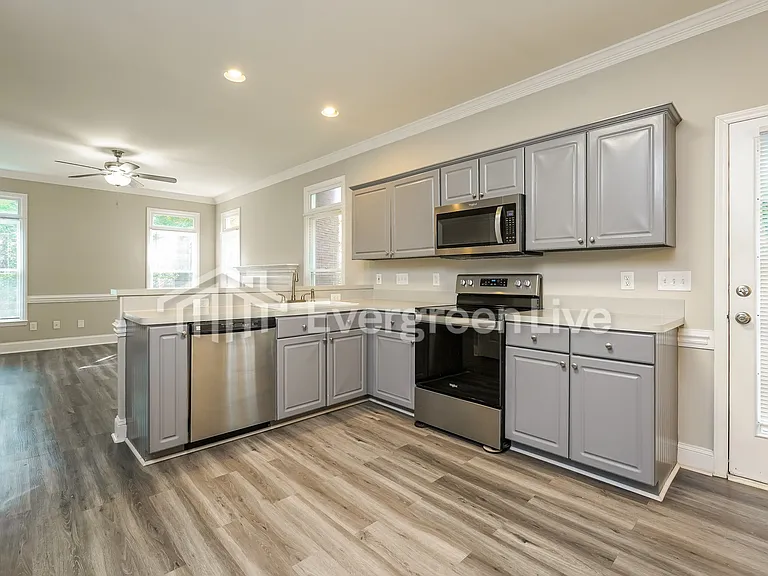 6513 Cardinal Forest Ct — Photo 2