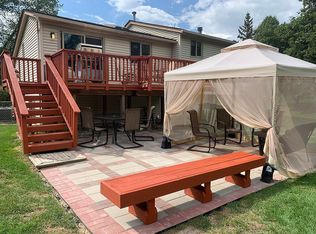 1605 Mercedes St, West Bloomfield, MI 48324
