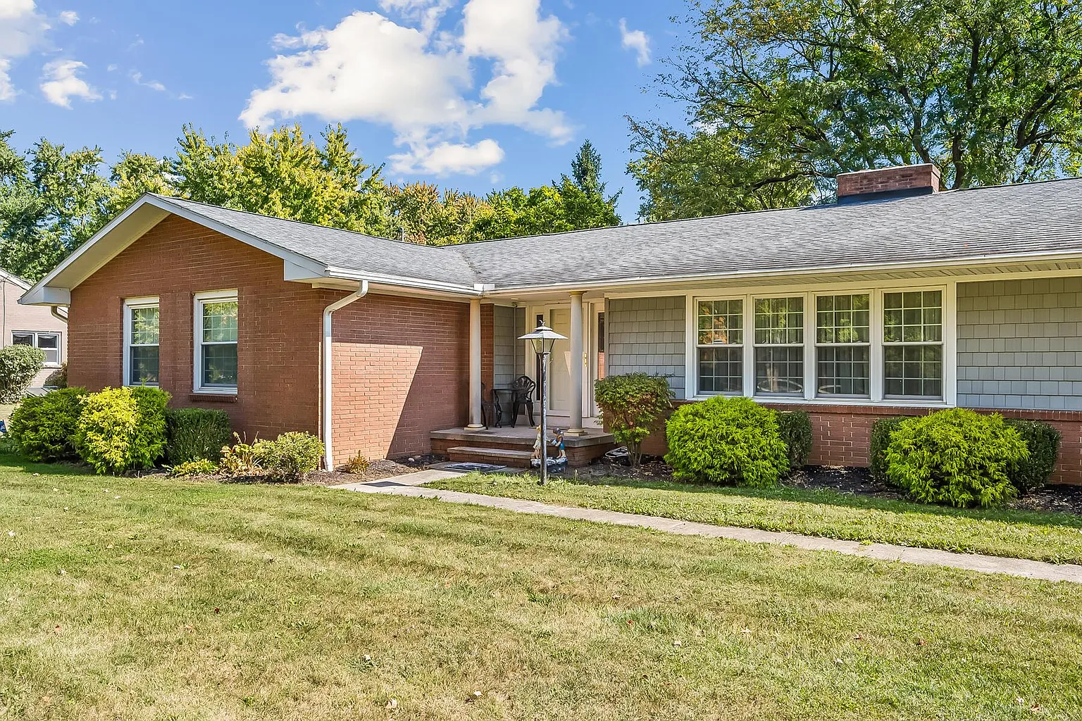 1206 Kingwood Dr photo 1