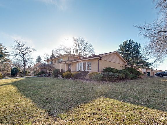 3rd image of 1800 N Iris Dr