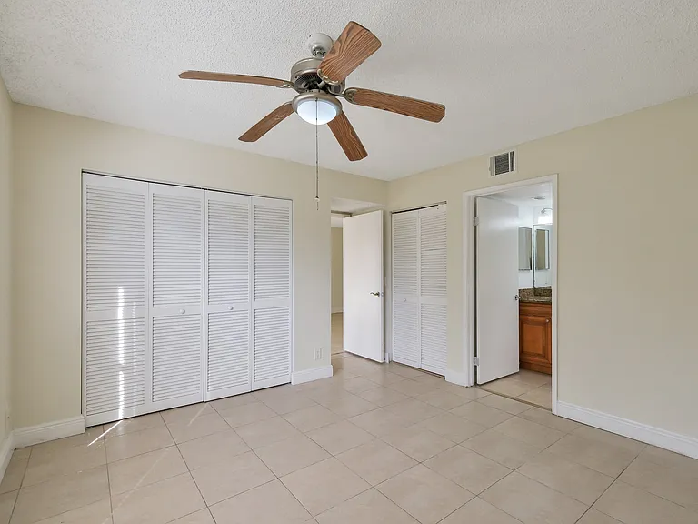 1440 Lake Crystal Dr #B — Photo 9