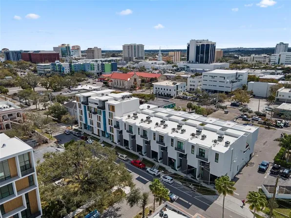 1558 4th St #212, Sarasota, FL 34236