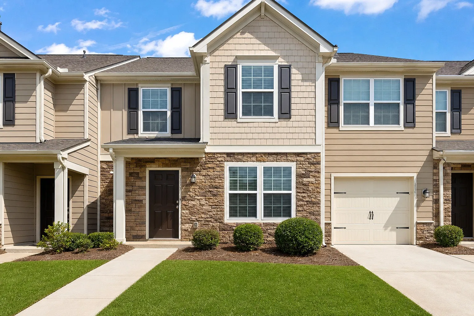 3 bed, 2.5 bath, 1592 sqft, $1,795 — Photo 1