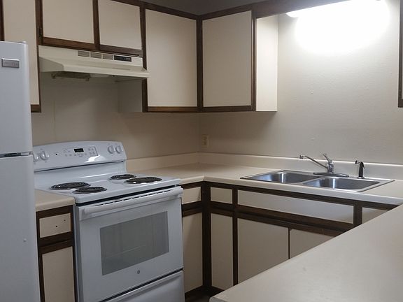 108 Shady Bend Kitchen_09232016
