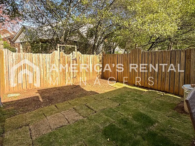 1219 Magnolia Pl — Photo 12