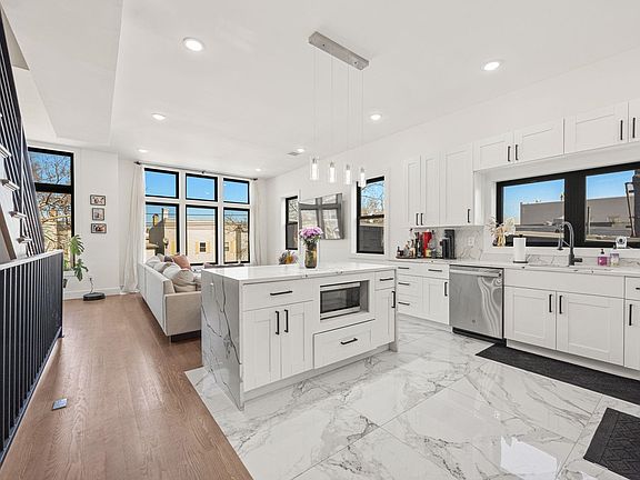 2nd image of 121 Prospect St #2R