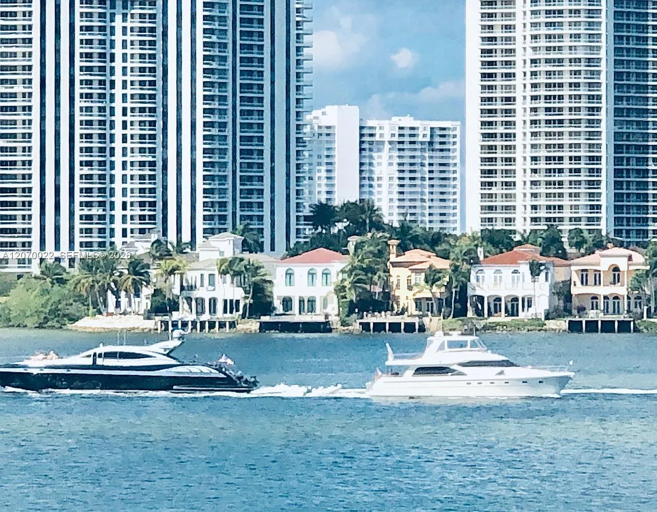 Bay Country Club Condo — Photo 1