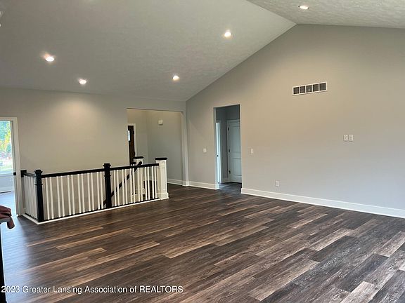 3rd image of 9645 Tobermory Dr