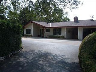 Front horseshoe driveway
