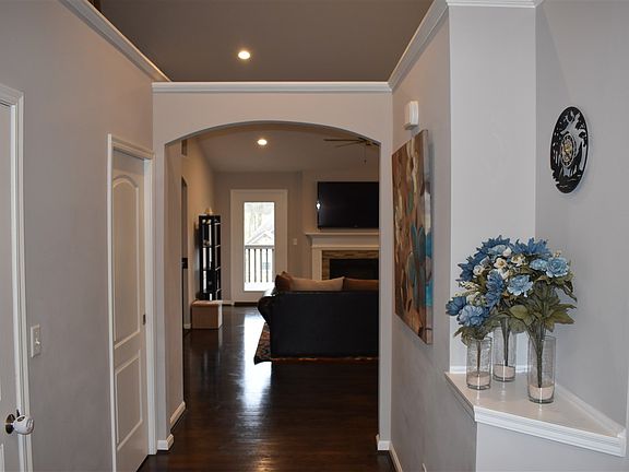 3rd image of 1609 Tremont Ct