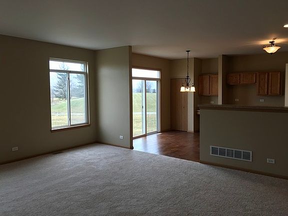 4th image of 471 Fairway Ln