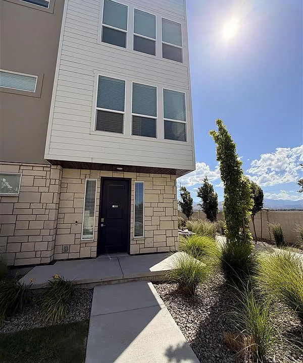 13518 S Park Presidio Way #2704