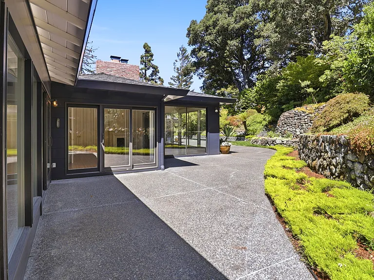 820 Eucalyptus Ave — Photo 56