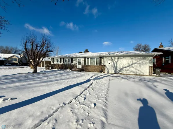 1308 35th Ave S, Moorhead, MN 56560