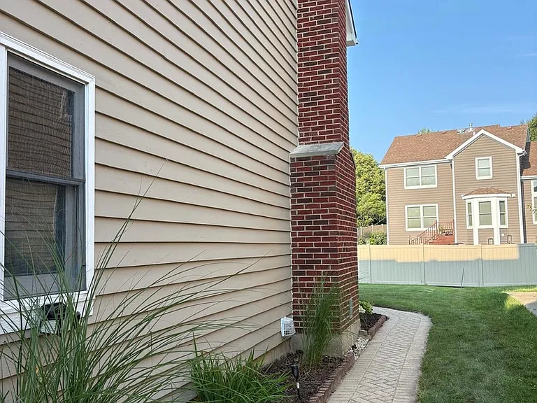 237 Biscayne St — Photo 28