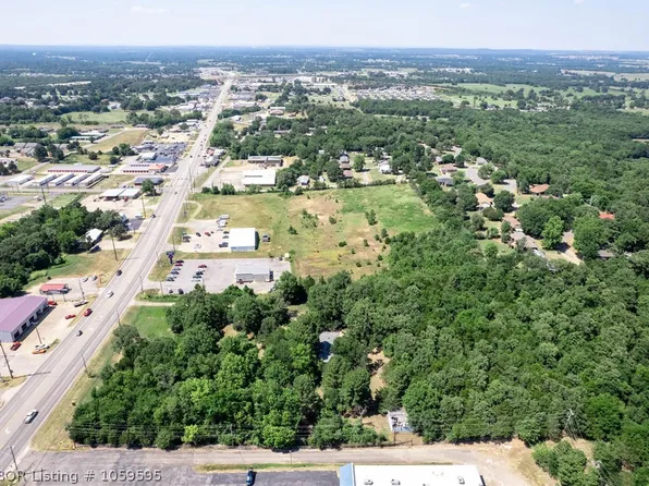 2402 N Broadway St, Poteau, OK 74953