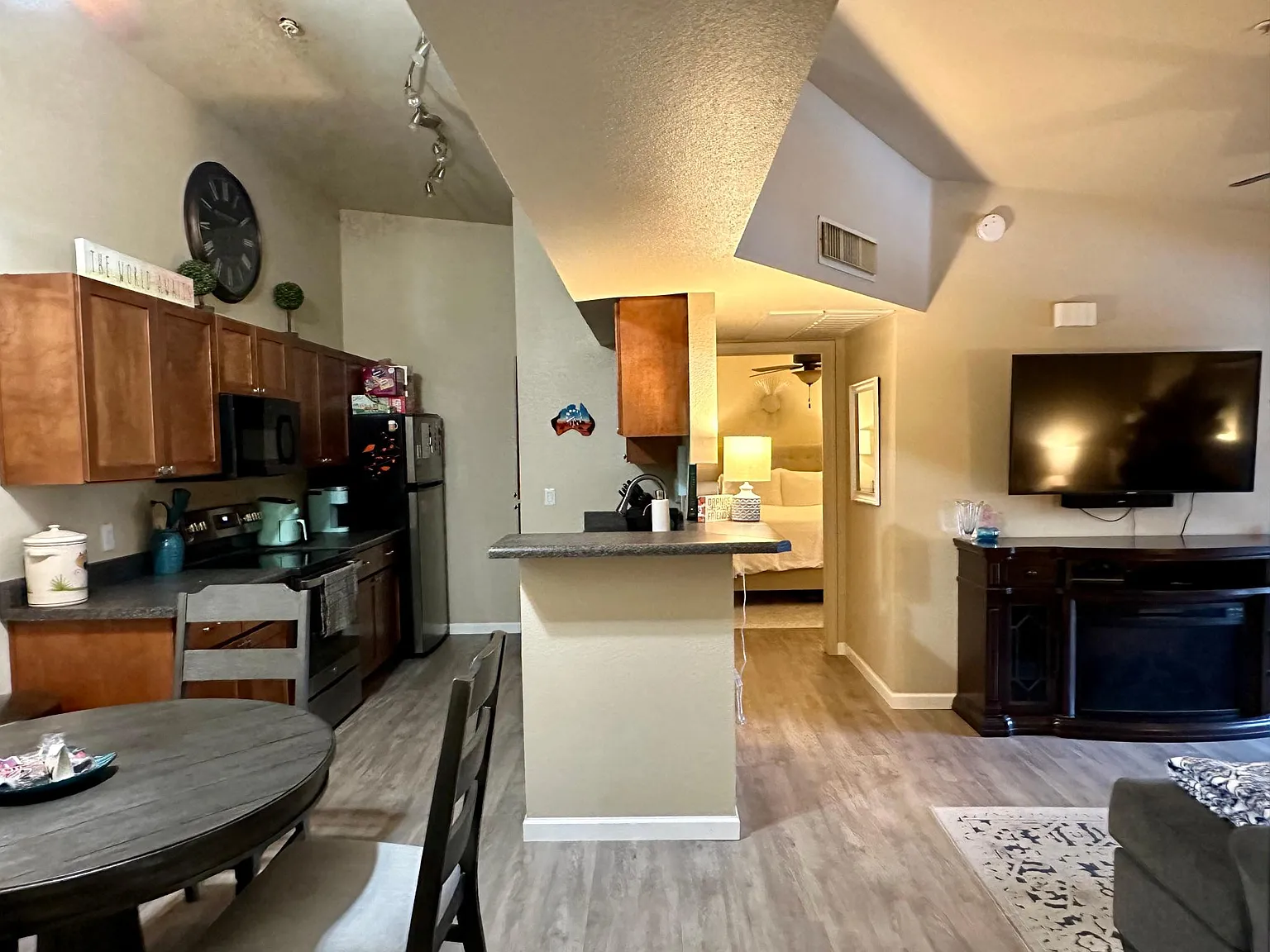 1385 W University Ave — Photo 2