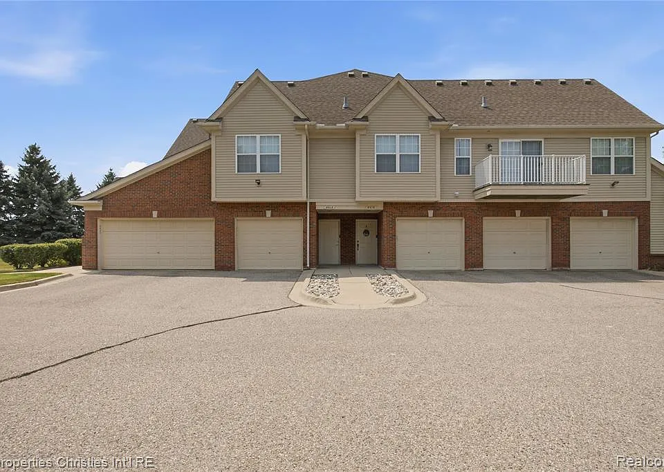8413 Heywood Cir