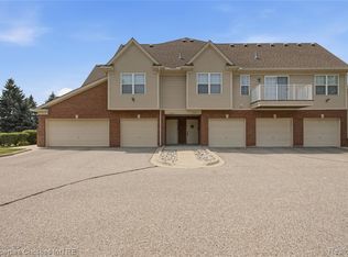 8413 Heywood Cir, Sterling Heights, MI 48312