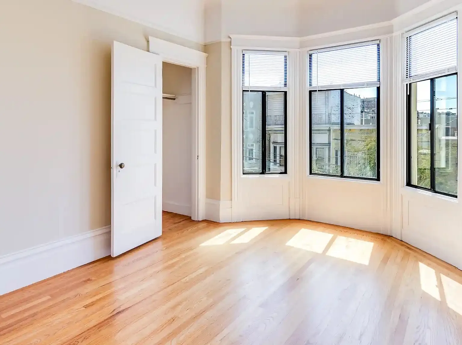 5 bed, 1580 sqft, $2,000 — Photo 3