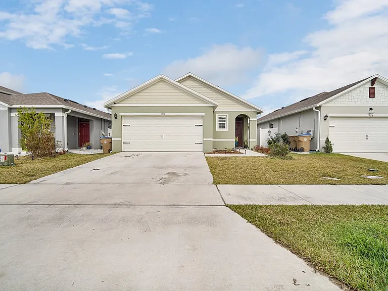 1749 Southfork Dr — Photo 3