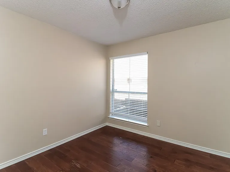 1933 Perry Dr — Photo 13