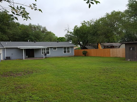 3rd image of 438 Sprucewood Ln