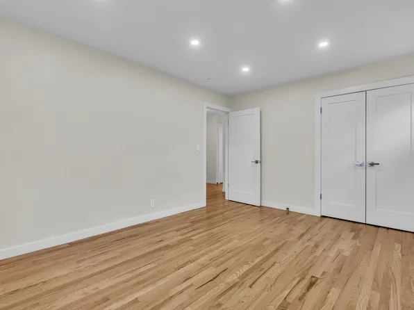 2709 Tenbroeck Avenue image 15 of 31