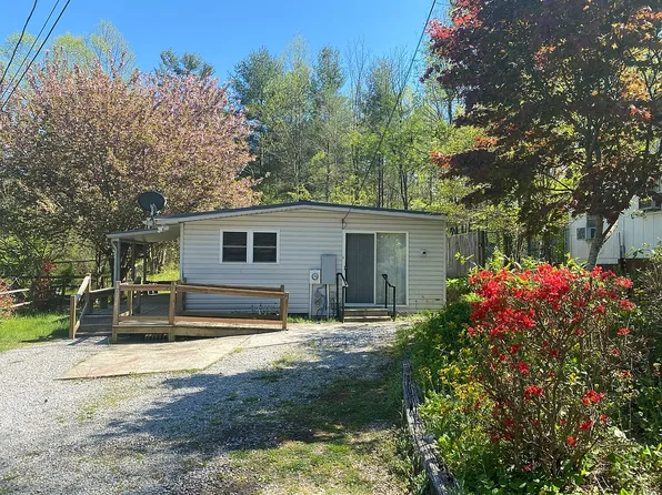 1914 Old South Carolina Ave, Hendersonville, NC 28739