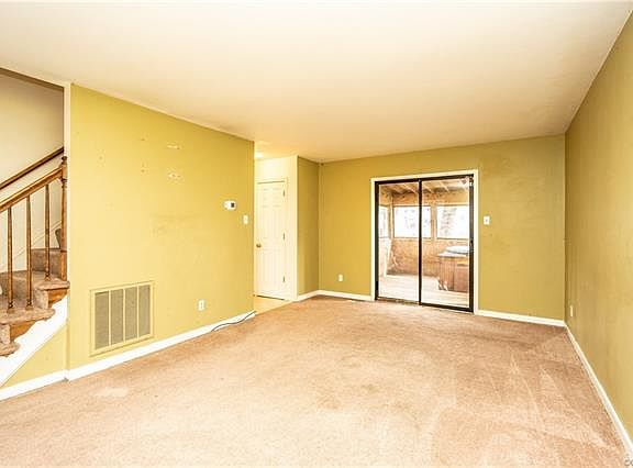 5th image of 7403 Noble Ave