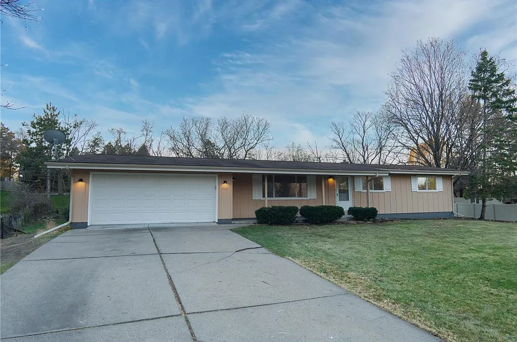 3 bed, 2355 sqft, $2,300 — Photo 2