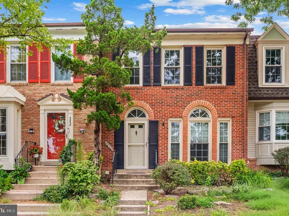 5828 Apsley House Ct, Alexandria, VA 22310
